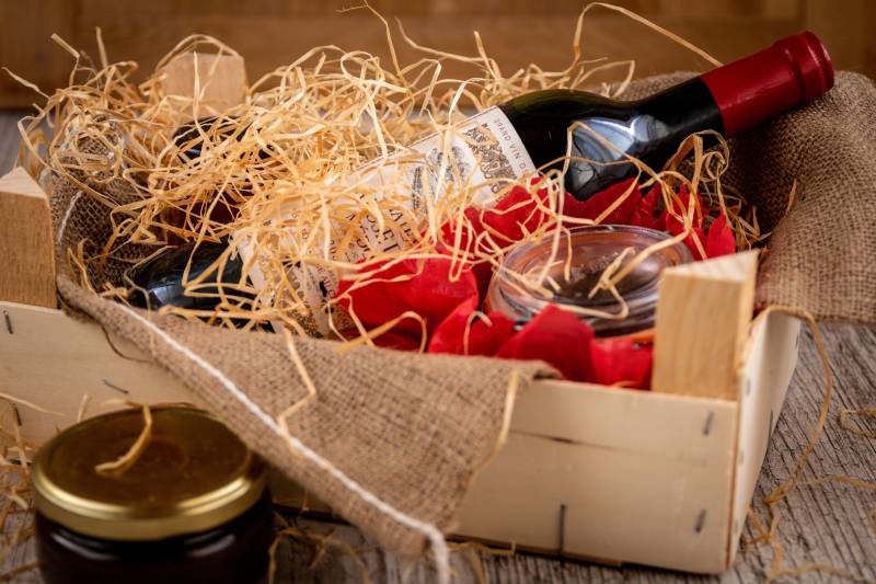 Fêtes de fin d'année 2025 : Préparer des coffrets cadeaux de vins et spiritueux pour vos clients d’entreprise au Havre