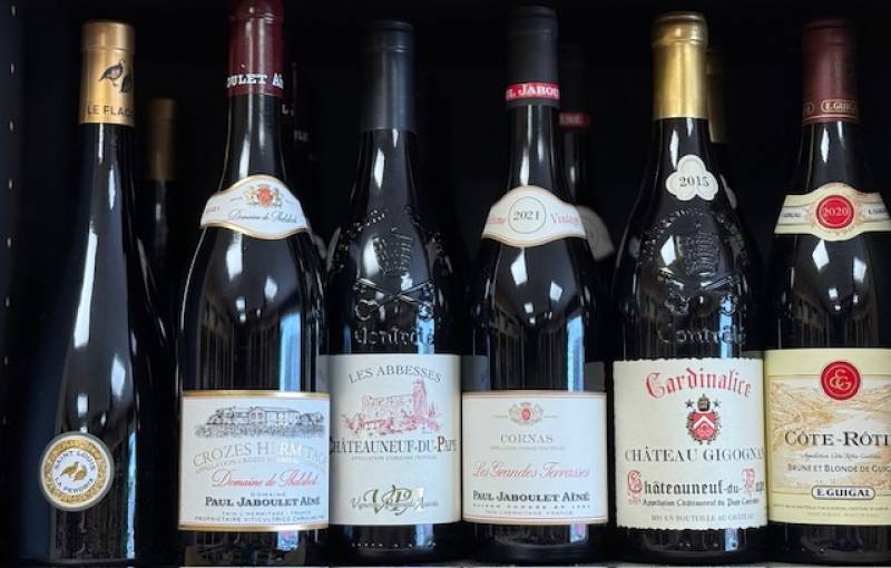 Vins des Côtes du Rhône – Une richesse de terroirs et de cépages à découvrir chez L’Écaux des Vins