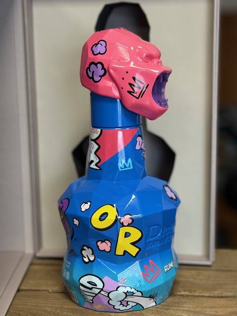 Dictador Game Changer by Richard Orlinski chez L'Ecaux des Vins près de Goderville – L’union du rhum d’exception et de l’art contemporain