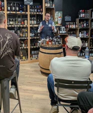 Notre zone d'activité pour ce service Trouver un bar à vin pour EVG avec planche de charcuterie et sélection de bières normandes en happy hours vers